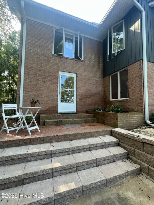104 Rolling Hill Ct in Seven Lakes, NC - Building Photo