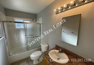 1595 3rd Ave-Unit -D in Walnut Creek, CA - Building Photo - Building Photo