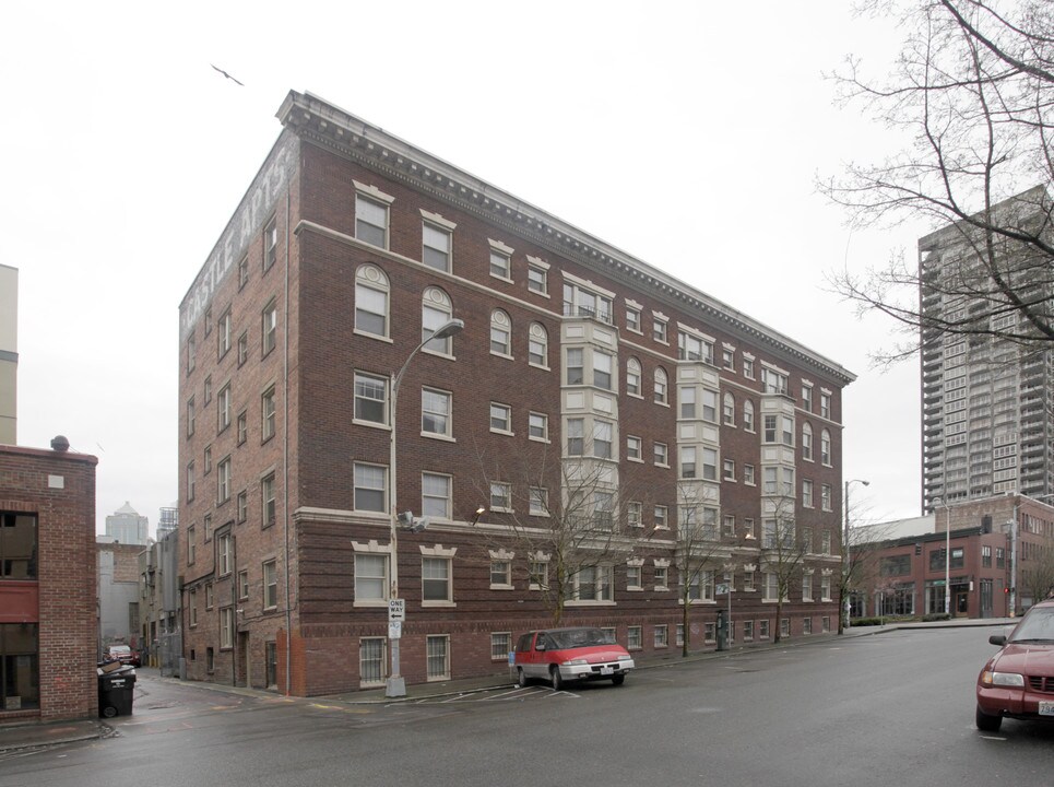 Castle Apartments in Seattle, WA - Building Photo