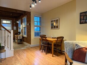29 E South St in Frederick, MD - Foto de edificio - Building Photo