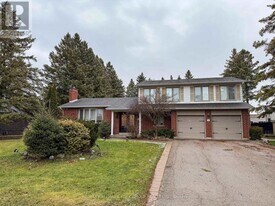 225 Patricia Dr in King City, ON - Building Photo