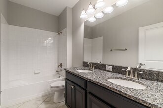 2404 Bartolo Dr in Land O Lakes, FL - Building Photo - Building Photo