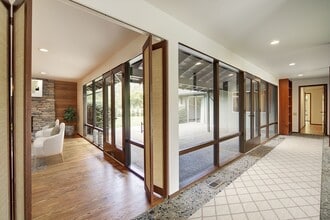 1615 85th Ave NE in Clyde Hill, WA - Building Photo - Building Photo