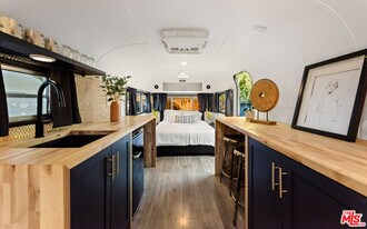 272 N Topanga Canyon Blvd in Topanga, CA - Building Photo