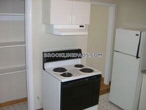 14 Leverett St in Brookline, MA - Building Photo - Building Photo