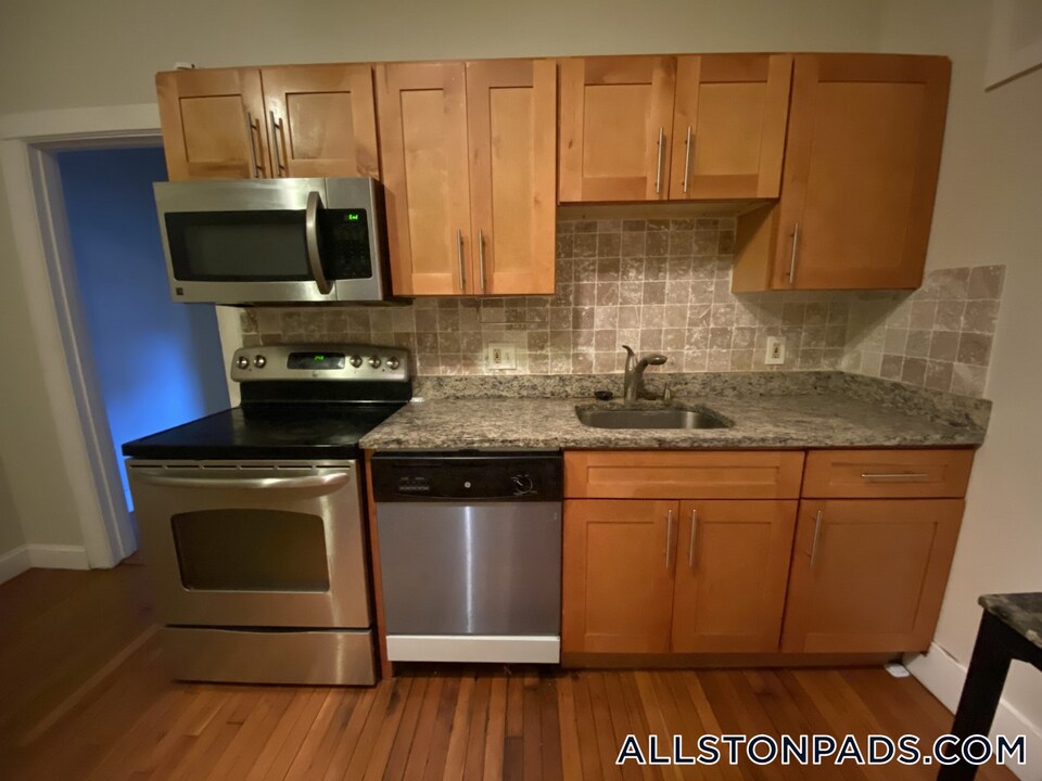 15 Park Vale Ave in Boston, MA - Building Photo