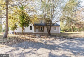 211 Gale Ln in Kennett Square, PA - Building Photo - Building Photo