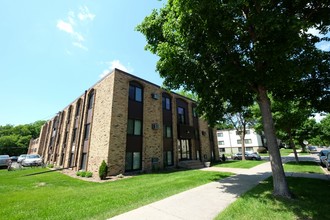 Como Avenue Apartments in Minneapolis, MN - Building Photo - Building Photo