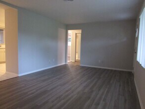 2082 Valley Dr in Dunedin, FL - Building Photo - Building Photo