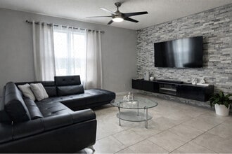 417 Tanglewood Dr in Davenport, FL - Foto de edificio - Building Photo