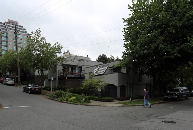 1301-1319 W 8th Ave