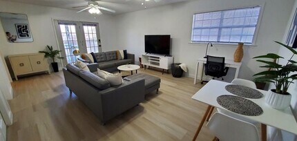 117 W Davis St in Port Isabel, TX - Building Photo - Building Photo