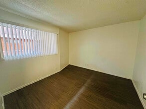 4688 Huntington Dr S in Los Angeles, CA - Building Photo - Building Photo