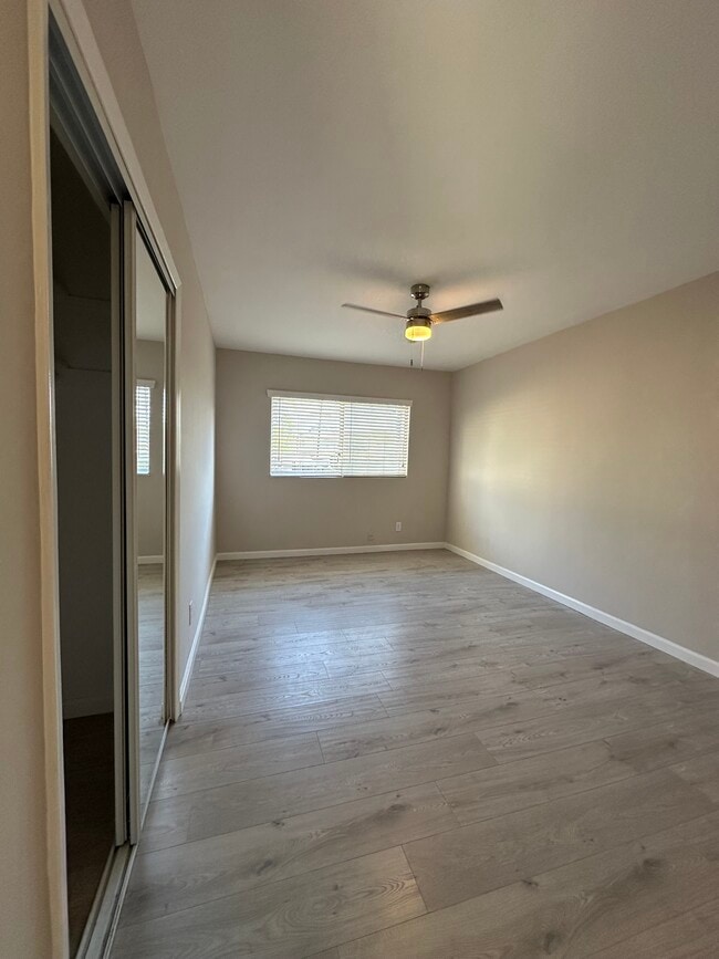 2020 Preuss Rd, Unit 105 in Los Angeles, CA - Building Photo - Building Photo