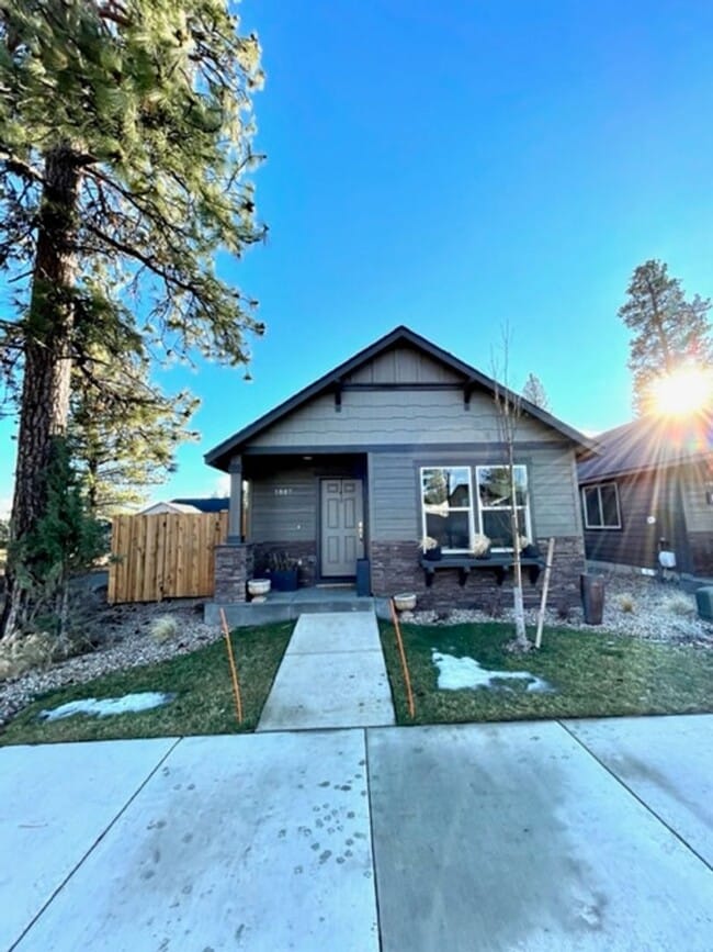 property at 1807 W Hl Ave