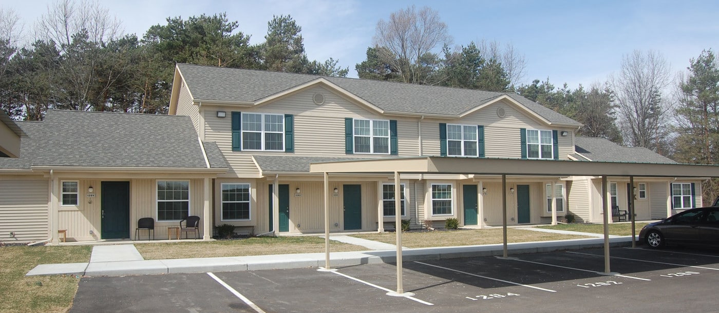 Pine Ridge Apartments in Highland, MI - Building Photo