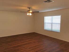 7314 Tangle Bend Dr in Gibsonton, FL - Building Photo - Building Photo