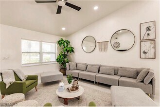 96 Wickliffe Dr in Naples, FL - Building Photo - Building Photo