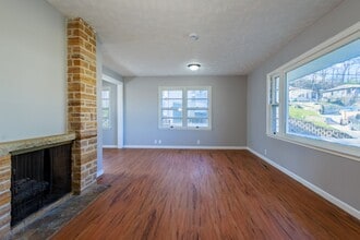 433 Midland Dr in Council Bluffs, IA - Building Photo - Building Photo