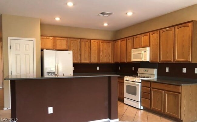 2136 Crescent Heights Ave in Henderson, NV - Building Photo - Building Photo