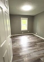 8604 Greenwood Rd in Raytown, MO - Building Photo - Building Photo