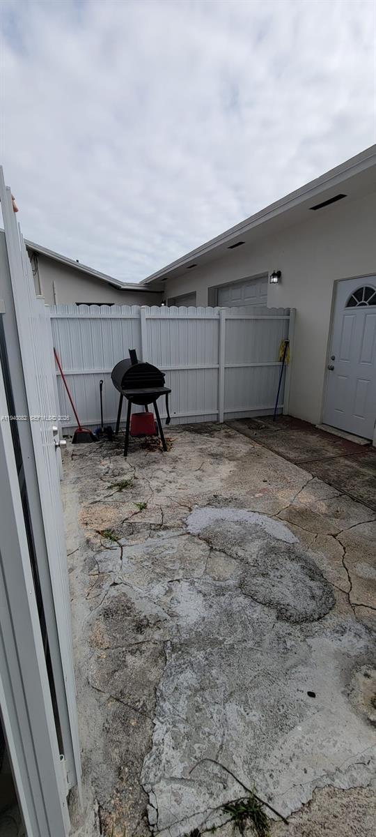 636 SE 5th Pl in Hialeah, FL - Building Photo - Building Photo