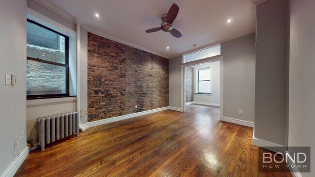 382 E 10th St in New York, NY - Building Photo - Building Photo