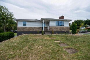 719 Cumberland Rd in Pittsburgh, PA - Building Photo