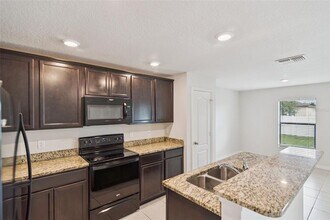 1975 Piedmont Ct in Mascotte, FL - Building Photo - Building Photo