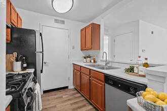 Canton Club Apartments - Canton, MI in Canton, MI - Foto de edificio - Building Photo