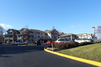 Holiday Copley Place in Copley, OH - Foto de edificio - Building Photo