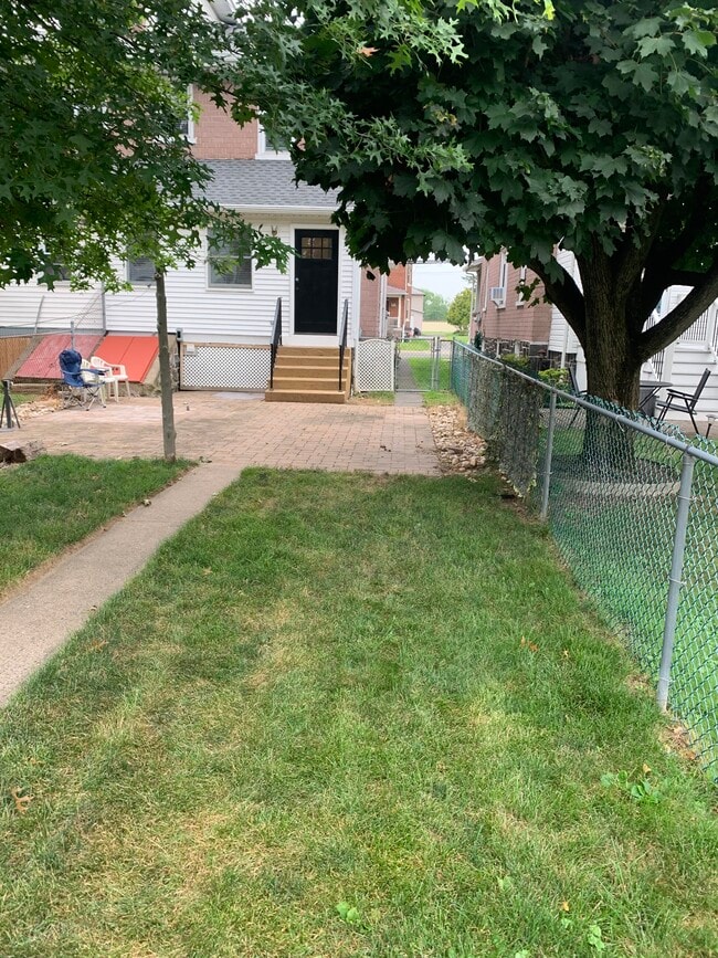 223 N Hellertown Ave in Quakertown, PA - Building Photo - Building Photo