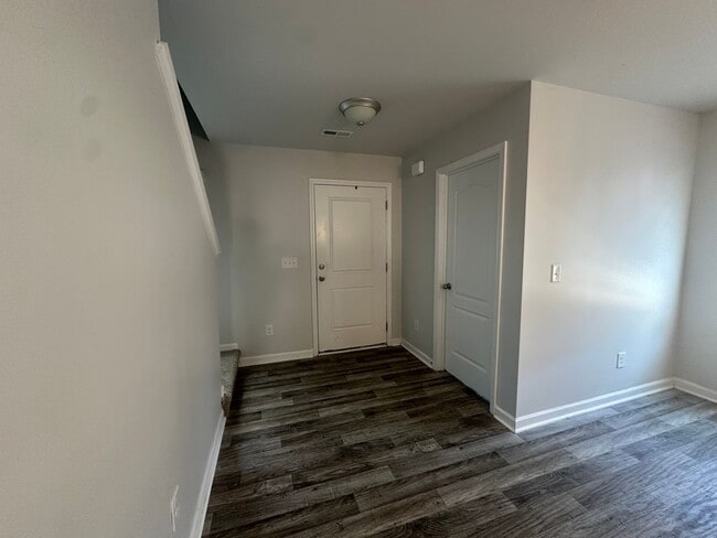 910 Sapphire Stone Ln in Hope Mills, NC - Building Photo - Building Photo