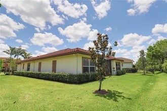 9051 Edgewater Bend-Unit -#9051 in Parkland, FL - Building Photo - Building Photo
