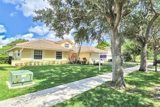 3562 Southern Orchard Rd W in Davie, FL - Building Photo - Building Photo