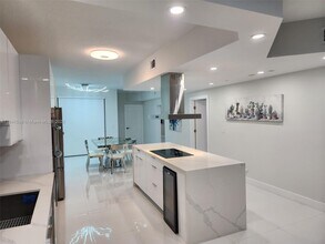10730 NW 66th St in Doral, FL - Building Photo - Building Photo