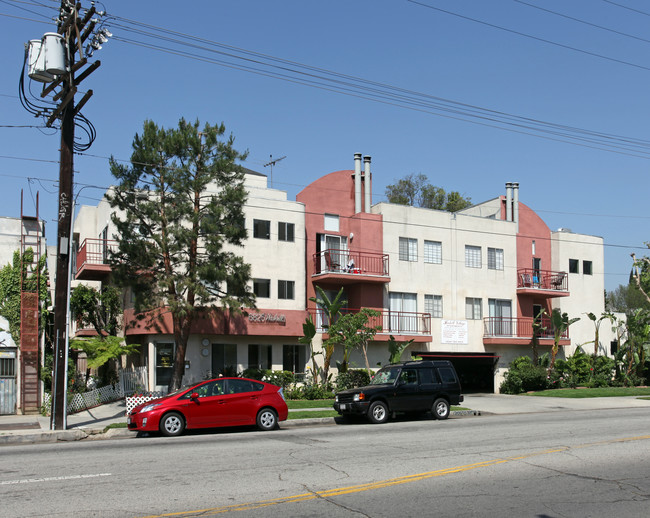 Haskell Village Apartments in Van Nuys, CA - Building Photo - Building Photo