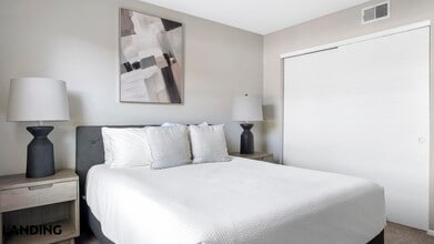 3450 Manor Dr, Unit 60-206 in Homewood, AL - Foto de edificio - Building Photo