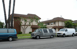 874-880 Center St Apartments