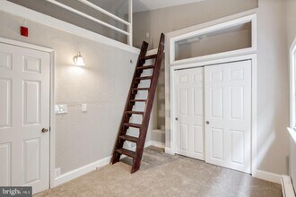 1622 South St-Unit -UNIT 2R in Philadelphia, PA - Building Photo - Building Photo