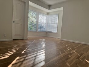 9344 Valjean Ave in North Hills, CA - Foto de edificio - Building Photo