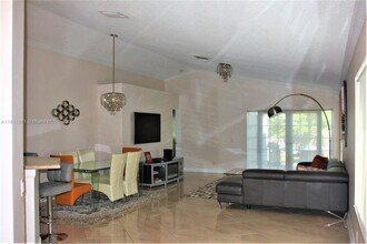 4291 Magnolia Ridge Dr in Weston, FL - Building Photo - Building Photo