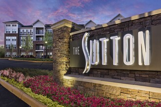 The Sutton Apartments in Woodbridge, VA - Foto de edificio - Building Photo