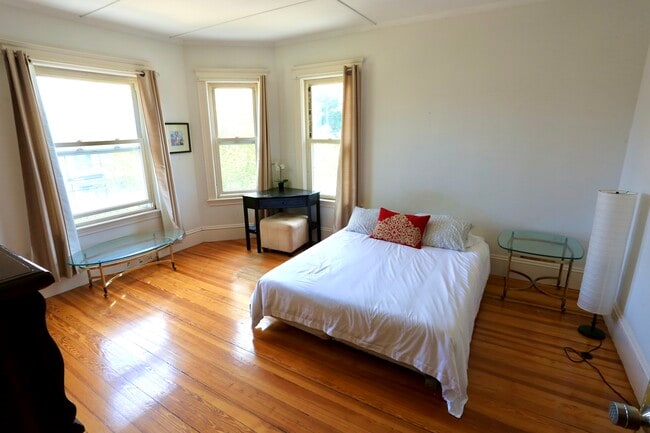124 Forest St, Unit 2, Unit 2