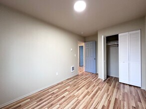 2130 SE 145th Ave-Unit -77655031-eb14-11ef-abe0-06771900a607 in Portland, OR - Foto de edificio - Building Photo