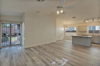 15713 N 33rd Pl in Phoenix, AZ - Building Photo - Building Photo