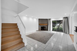 1468 N Picadilly Cir in Mount Prospect, IL - Building Photo - Building Photo