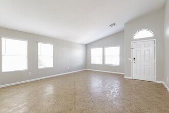 5514 Night Swim Ln in Las Vegas, NV - Building Photo - Building Photo