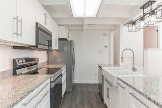 2200 Trailside Dr in Austin, TX - Building Photo - Building Photo