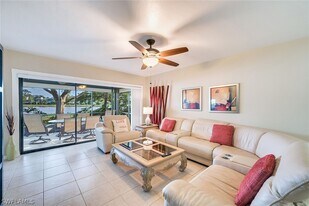 1802 Kings Lake Blvd in Naples, FL - Building Photo